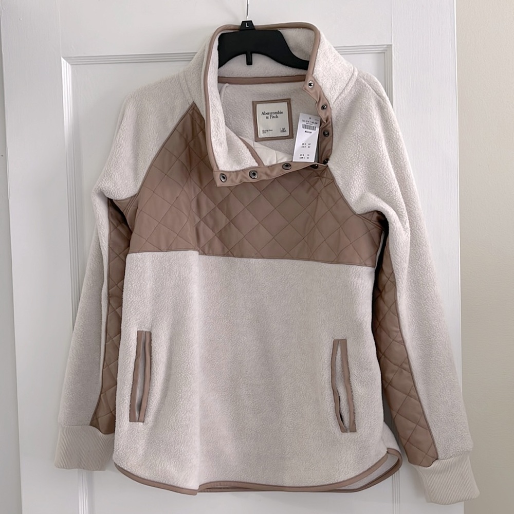A&F NWT- Asymmetrical-snap Popover